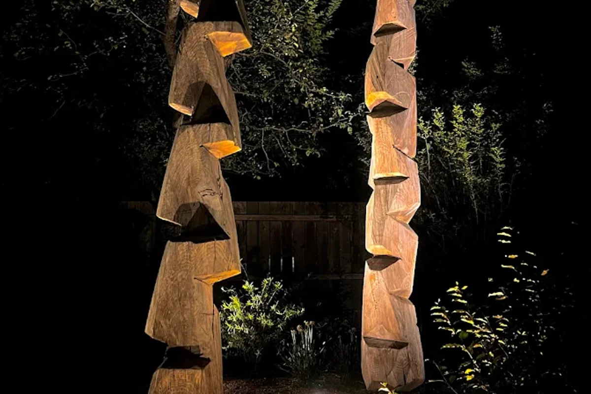 Outdoor landscape lighting