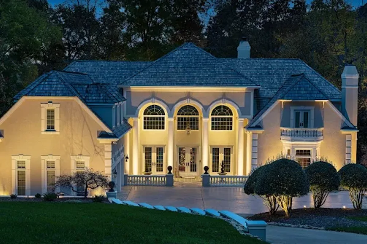 Modern home outdoor lighting